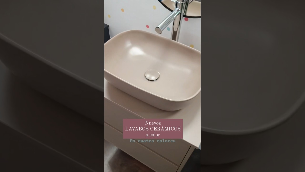 Baños exteriores con encimeras de color gris antracita: audacia fresca