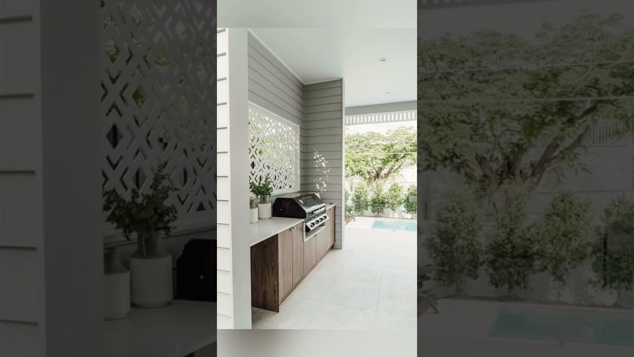 Encimeras de color blanco roto en cocinas exteriores medianas: calidez al aire libre