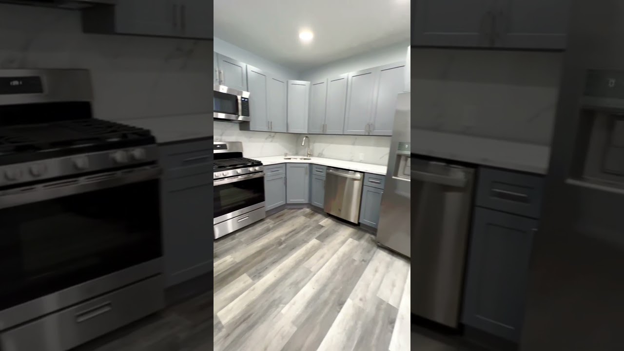 Encimeras de color gris claro en restaurantes modernos pequeños: minimalismo íntimo