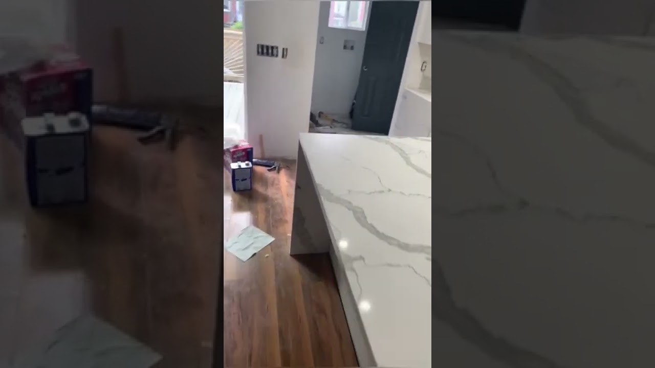 Encimeras de color gris perla en baños rústicos medianos: encanto sofisticado