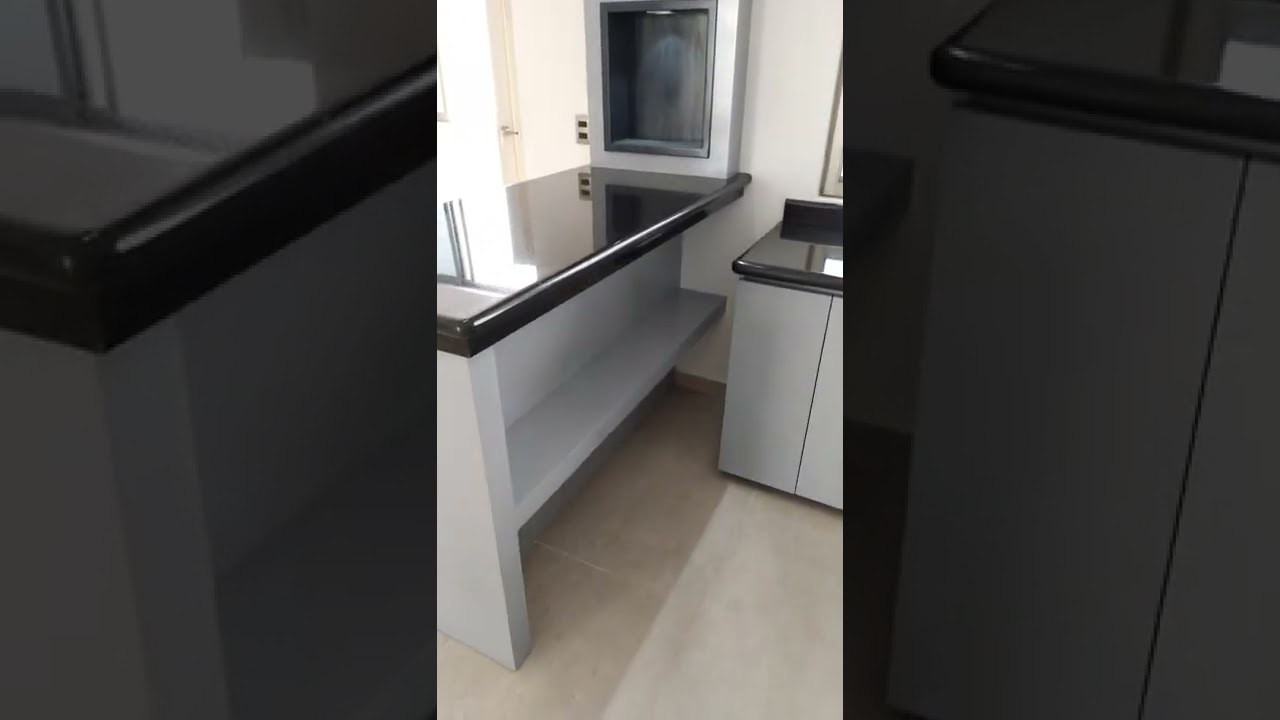 Encimeras de color gris perla en cocinas exteriores medianas: sofisticación al aire libre