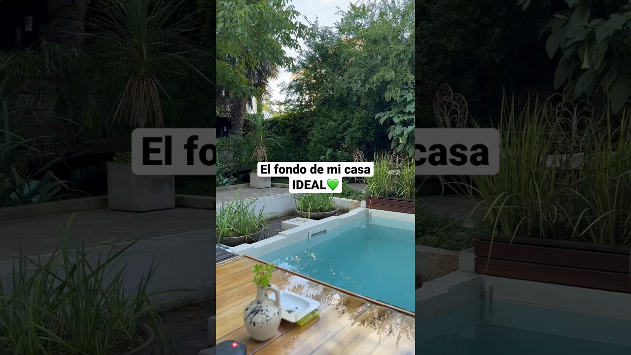 Piscinas rústicas pequeñas con encimeras de color marrón nuez: encanto elegante
