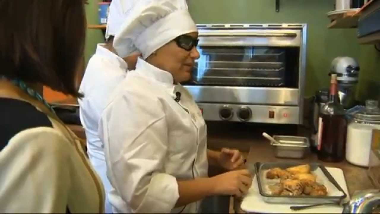 Restaurantes funcionales pequeños con encimeras de color lavanda: serenidad práctica e íntima